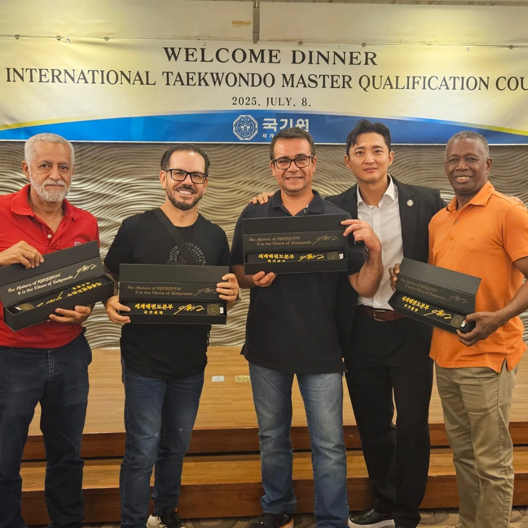 Mestres brasileiros participam do Curso Internacional de Qualificação de Mestres de Taekwondo na Coreia do Sul (2025)